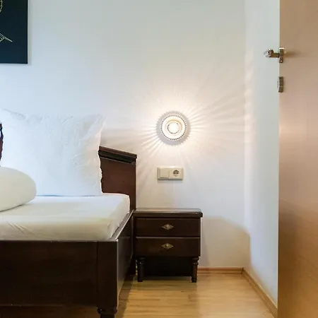 International House Deluxe Zw 13 זולדן