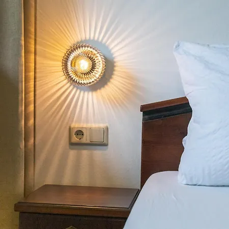 International House Deluxe Zw 13 *