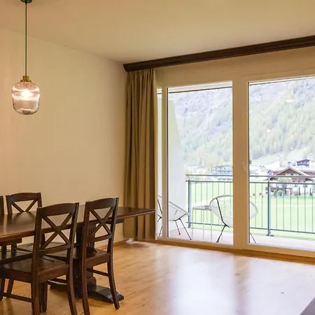 International House Deluxe Zw 13 * Solden